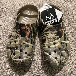 CROCS Realtree Camo Slippers - Green and Tan